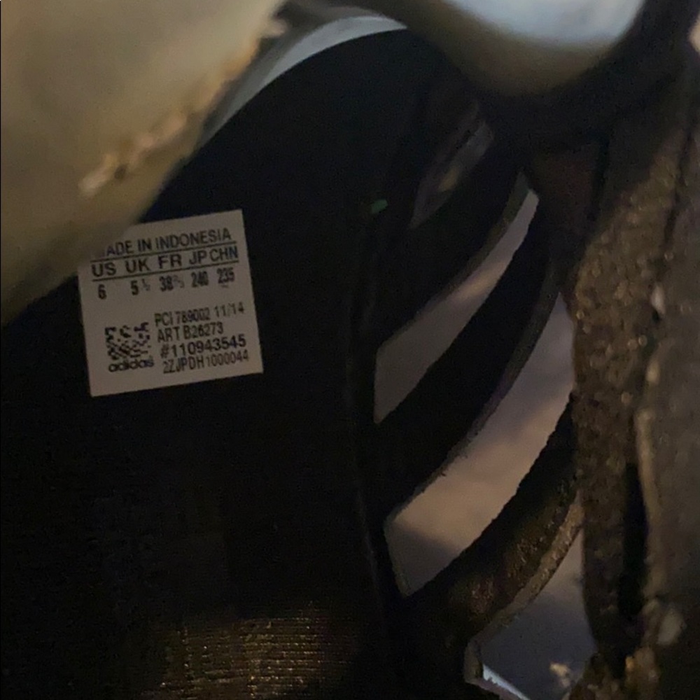 Gym shoes - Picture 3 of 3